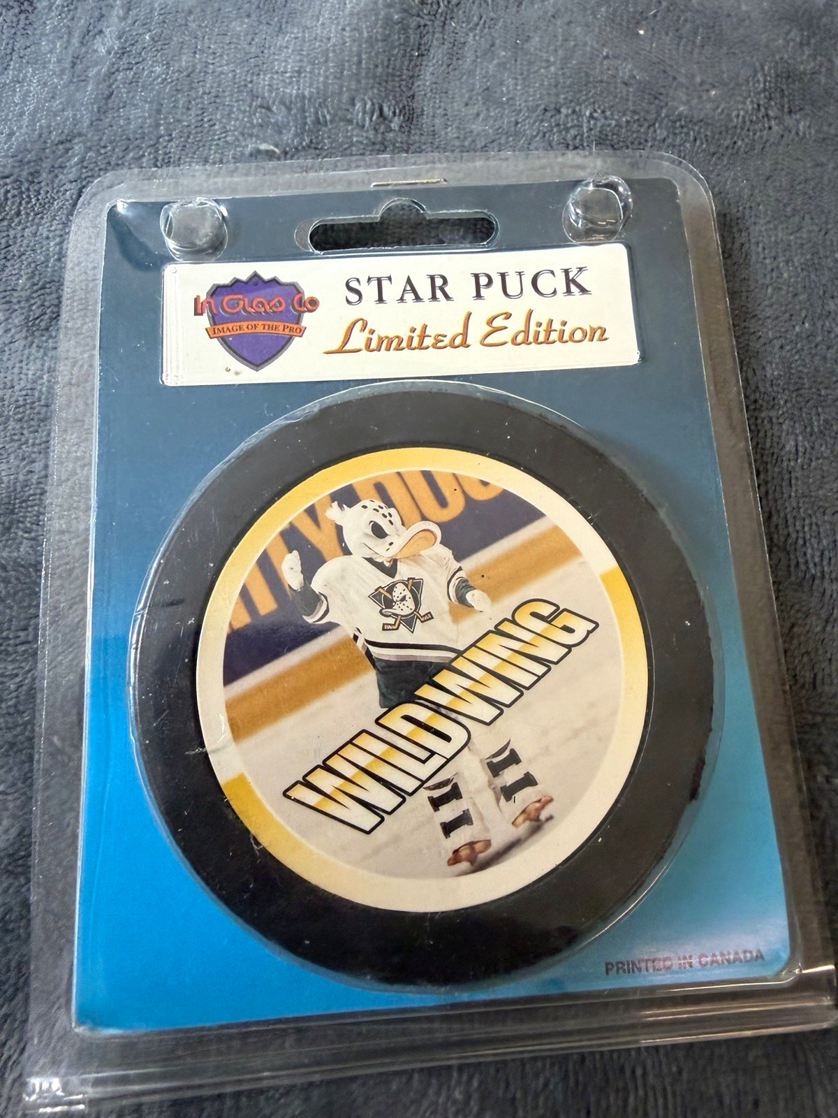 Vintage Mighty Ducks Wild Wing Star Puck Limited Edition InGlasCo NHL Sealed Vintage Mighty Ducks Wild Wing Star Puck Limited Edition InGlasCo NHL Sealed