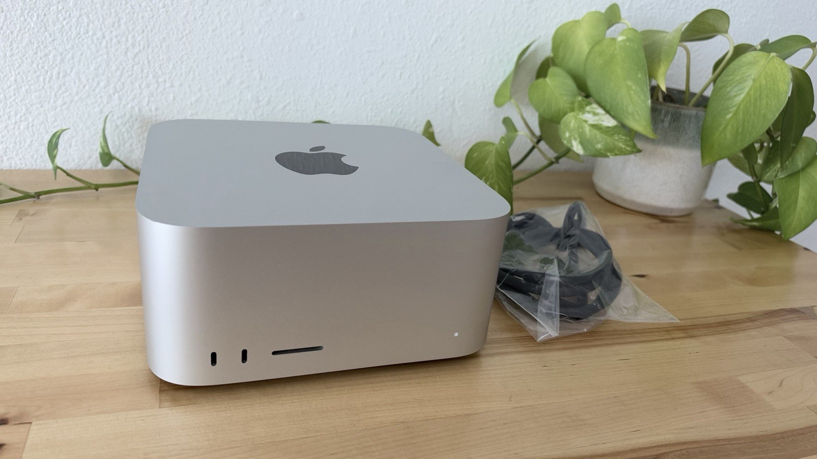 RFB Apple Mac Studio M1 Ultra, 20C CPU, 48C GPU, 64GB RAM, 1TB - Good