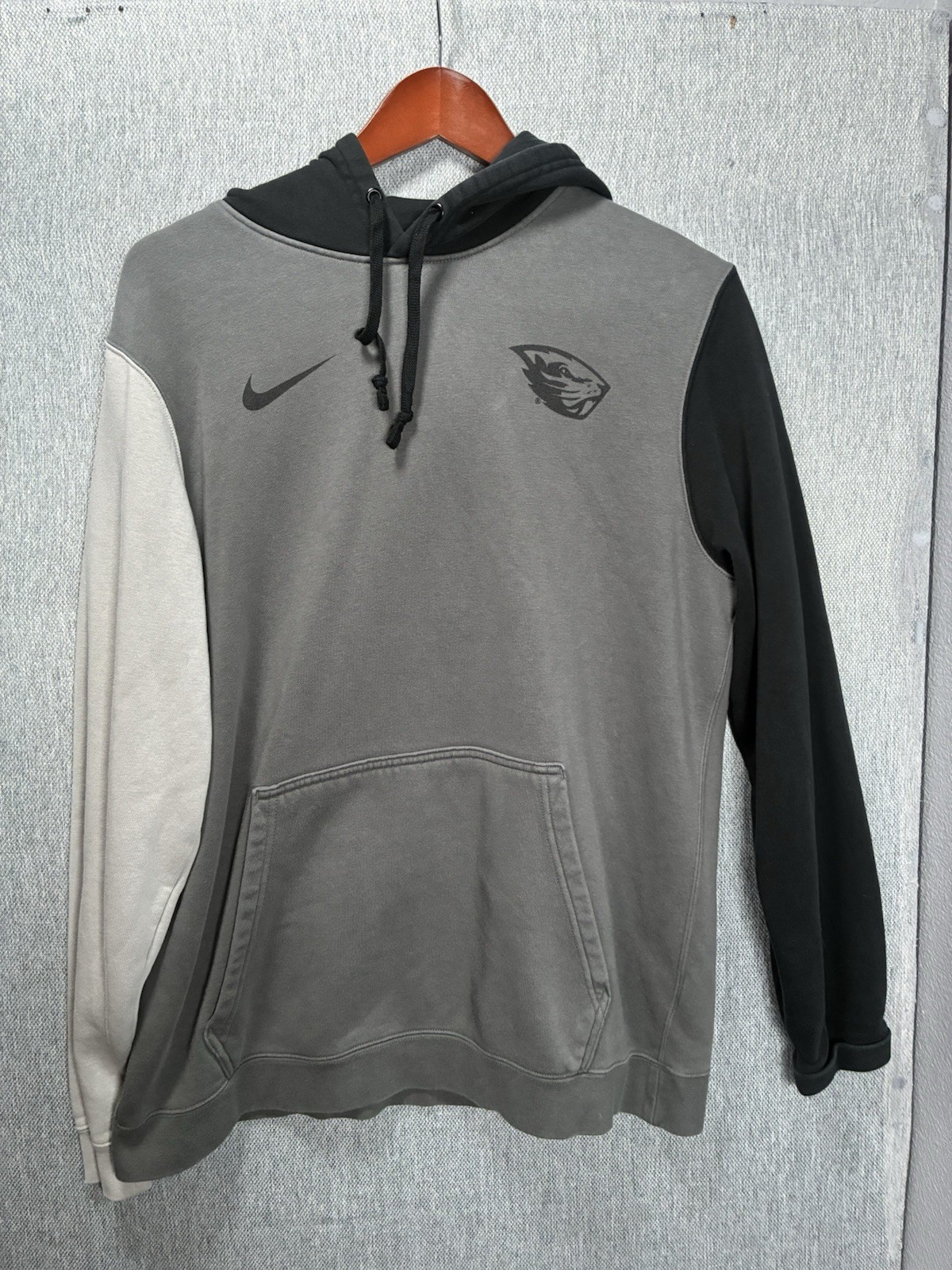 Oregon State Beavers Hoodie Black Gray Color Block Football Nike Sweatshirt (F) Oregon State Beavers Hoodie Black Gray Color Block Football Nike Sweatshirt (F)