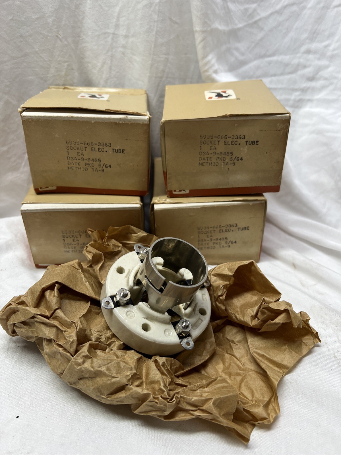 Lot Of 4 NIB Vintage E F Johnson 5985-666-3363 Tube Sockets Porcelain USA