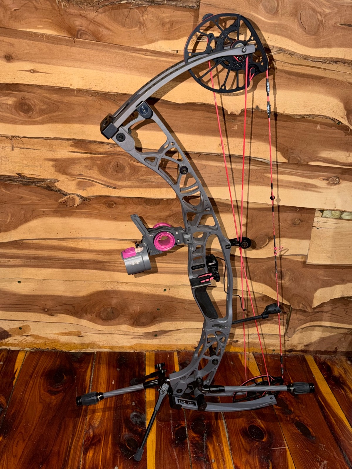Used Hoyt Alpha X 33 Tombstone RH 60-70# 27.25-29” draw mod #2 Used Hoyt Alpha X 33 Tombstone RH 60-70# 27.25-29” draw mod #2