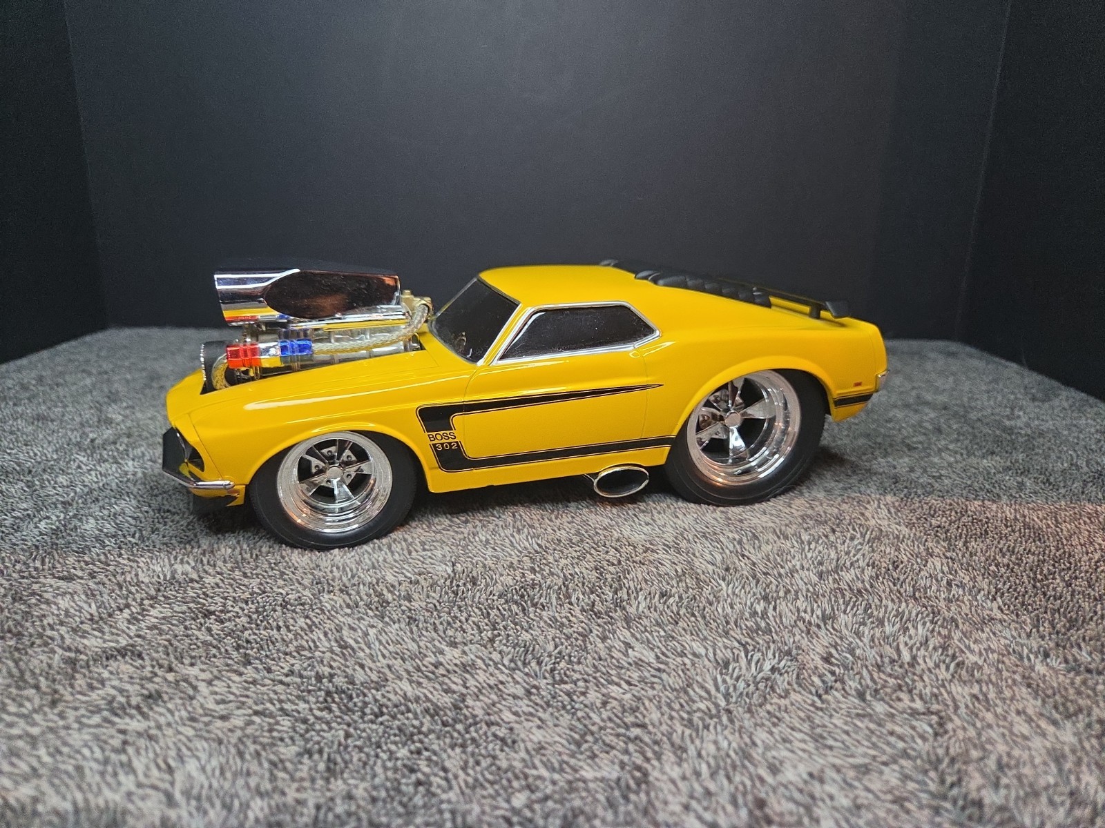 1/18: MUSCLE MACHINES YELLOW ‘69 BOSS 302 RARE 1/18: MUSCLE MACHINES YELLOW ‘69 BOSS 302 RARE