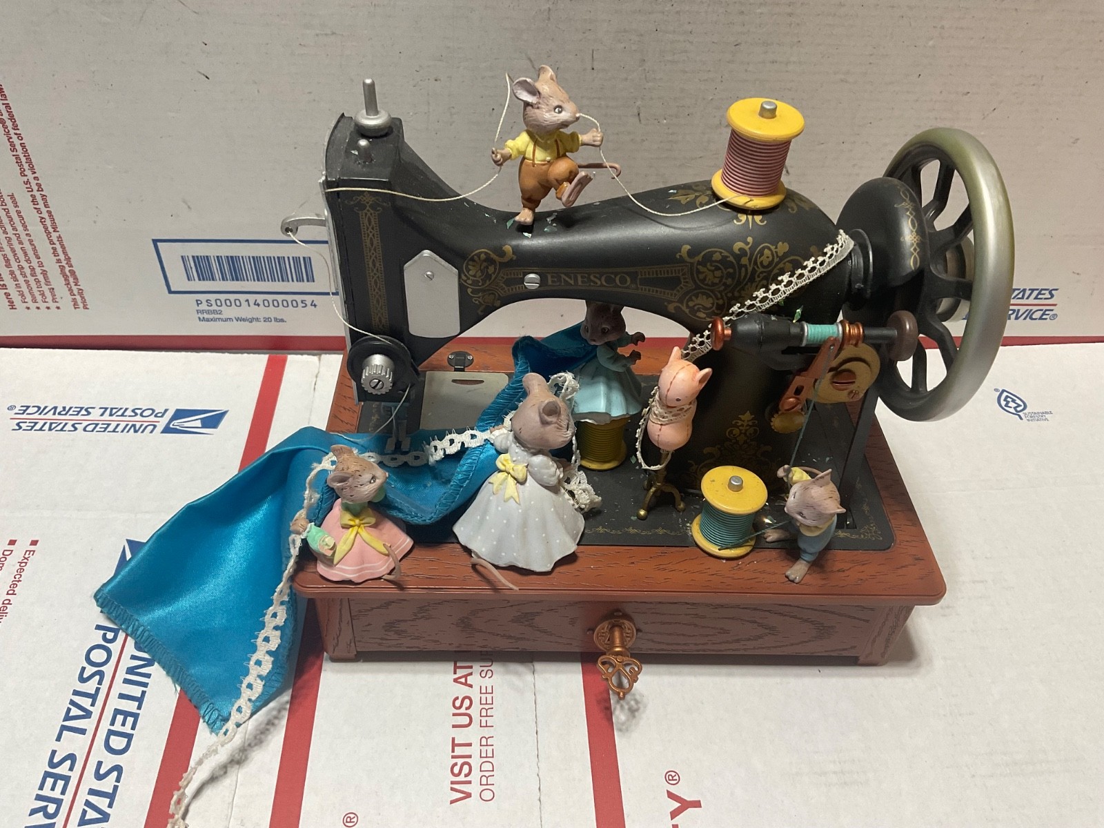 Vtg Enesco Sewing Machine with Mice Music Box Vtg Enesco Sewing Machine with Mice Music Box