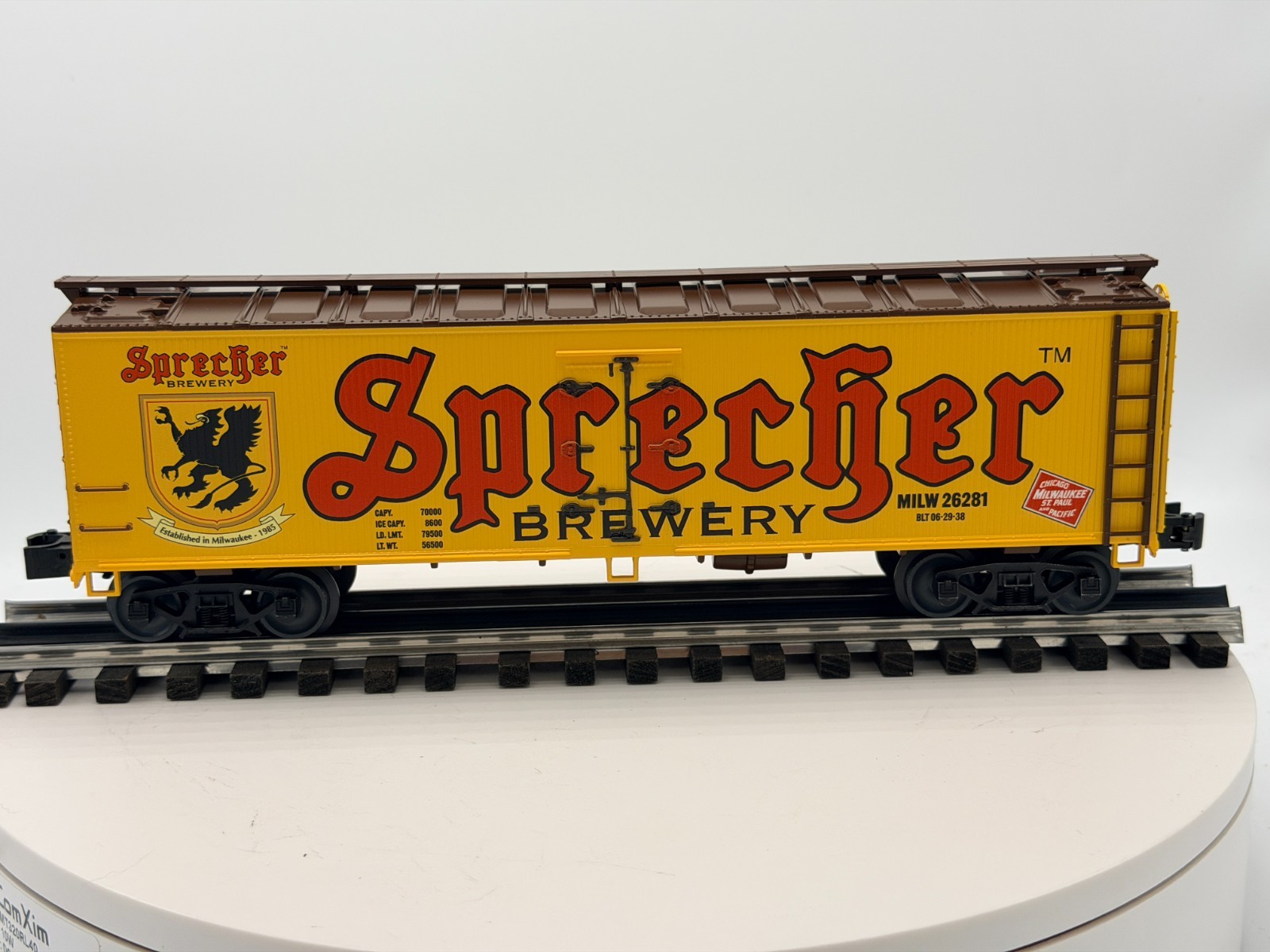 Lionel® Railroad Club Inc Sprecher® Beer Woodside Reefer Club Car–Yellow 2501632