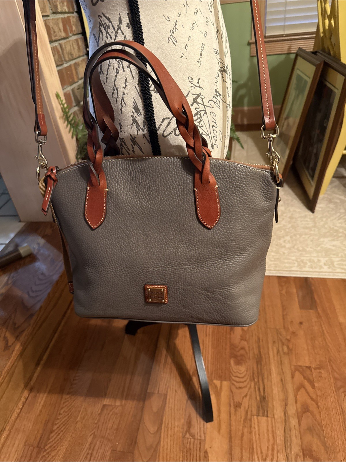 Dooney & Bourke Women\'s Large Satchel Leather Bag New never used