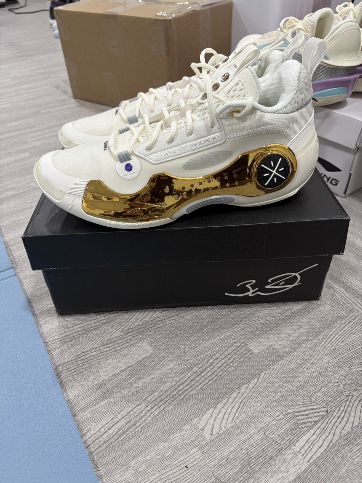 Size 10-LiNing Way Of Wade 10 “HongKong Exclusive” Size 10-LiNing Way Of Wade 10 “HongKong Exclusive”
