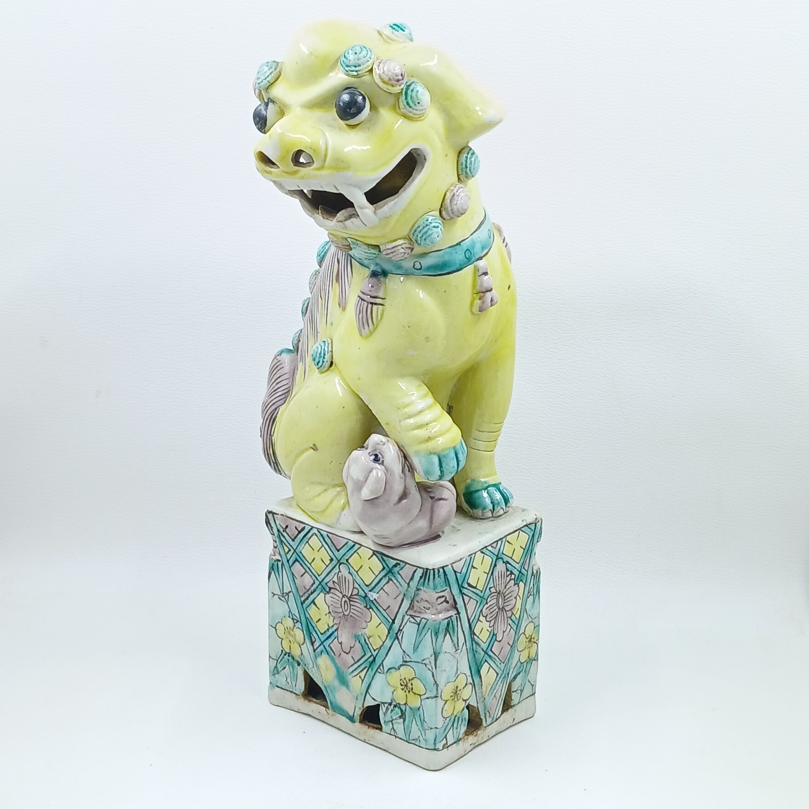 Vintage Chinese Sancai Porcelain Female Foo Dog Guardian Lion w Cub 9.5\