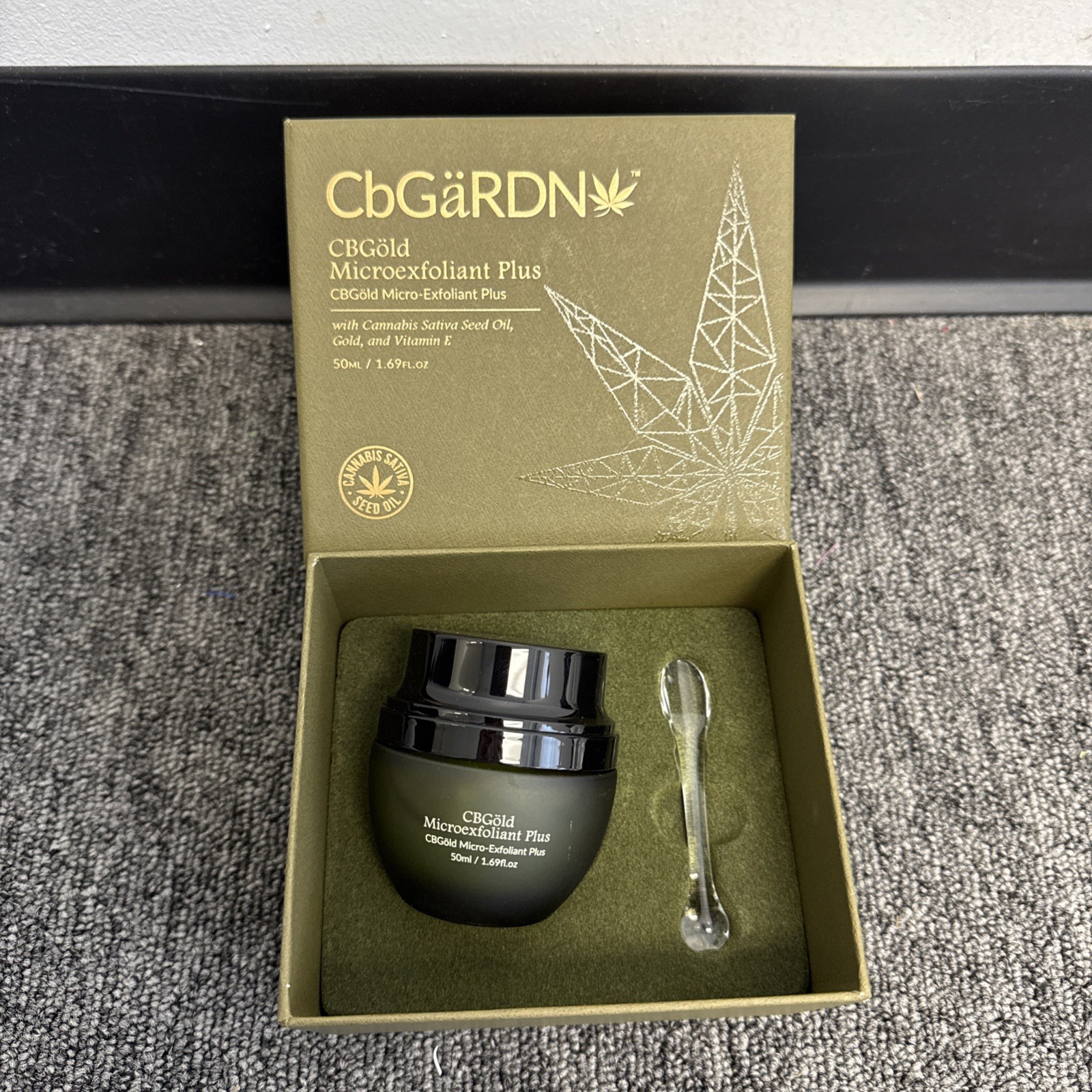CbGaRDN CB Micro Exfoliant Plus Creme. New unopened. $350 Retail CbGärdn
