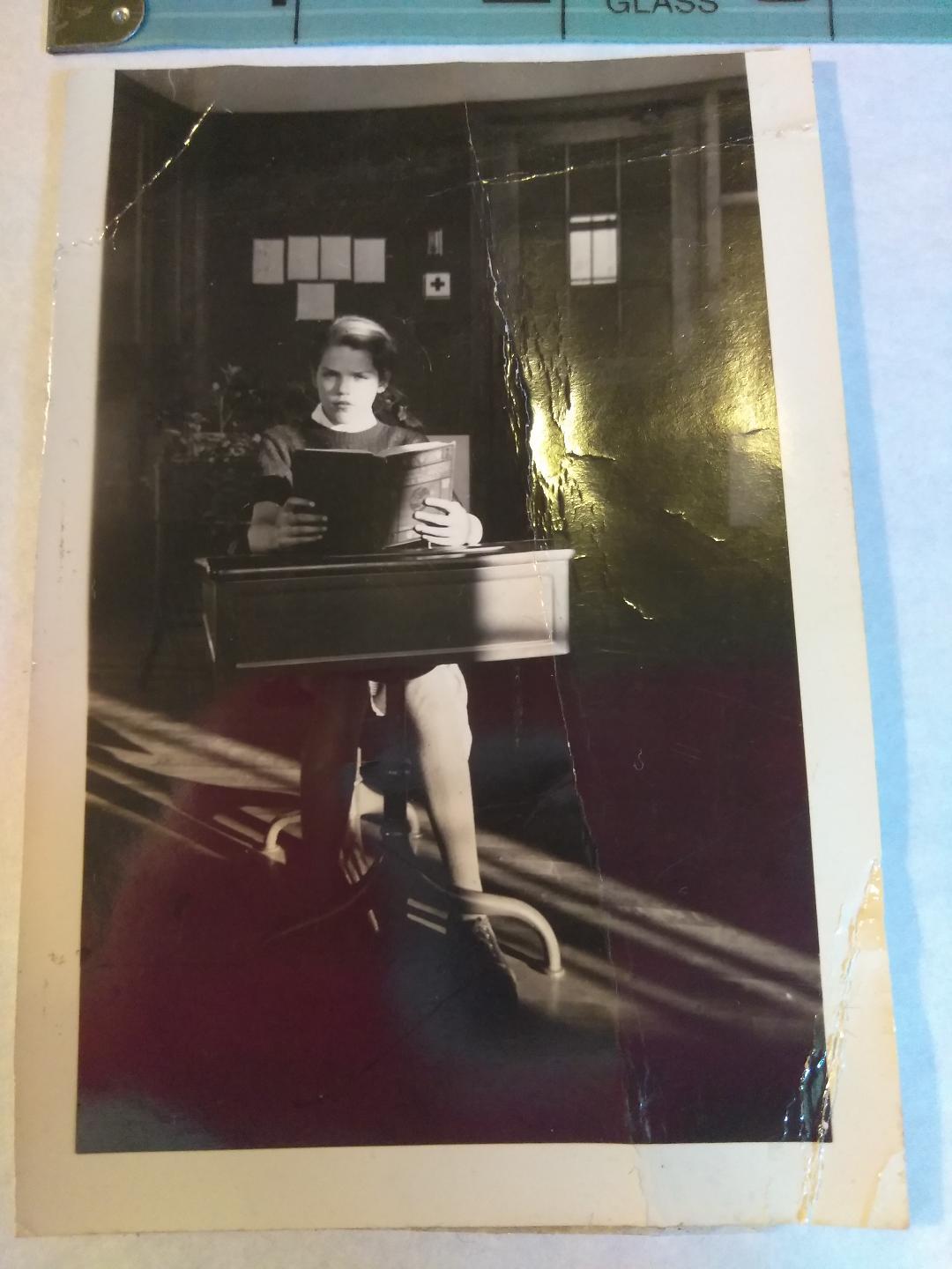 VTG 1930s WALLET PHOTO SCHOOL GIRL AT DESK w/ BOOK Snap Shot Ships FREE VTG 1930s WALLET PHOTO SCHOOL GIRL AT DESK w/ BOOK Snap Shot Ships FREE