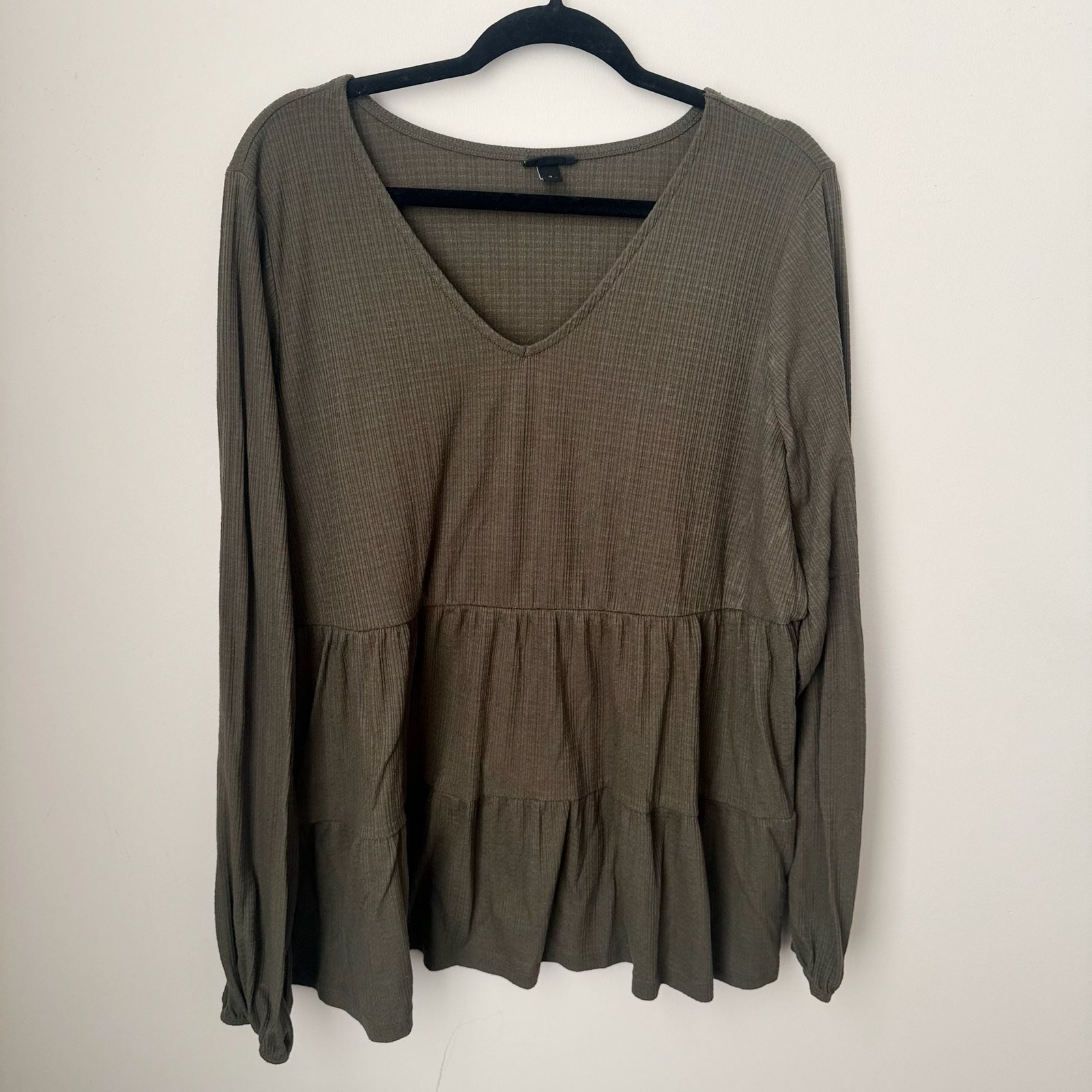 Torrid Tiered Long Sleeve Top Size 2 Green V-Neck Babydoll Blouse