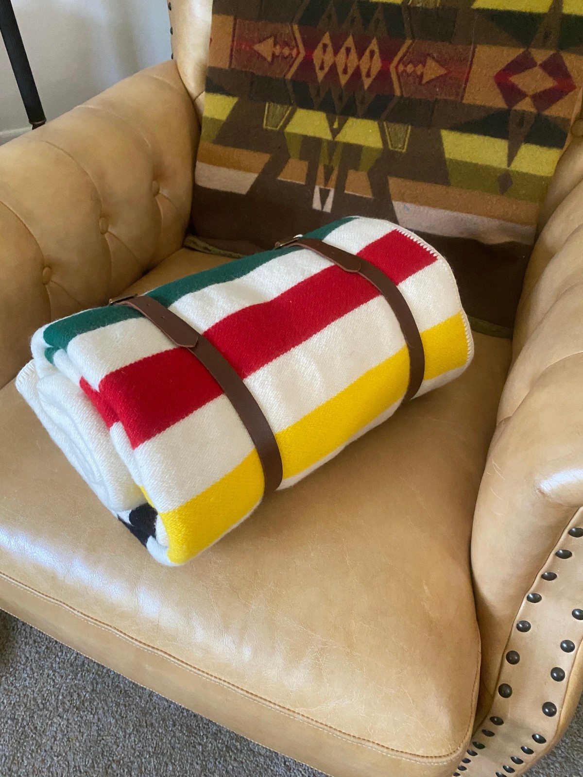 NWT Pendleton Glacier National Park Throw Blanket with Leather Carrier NWT Pendleton Glacier National Park Throw Blanket with Leather Carrier