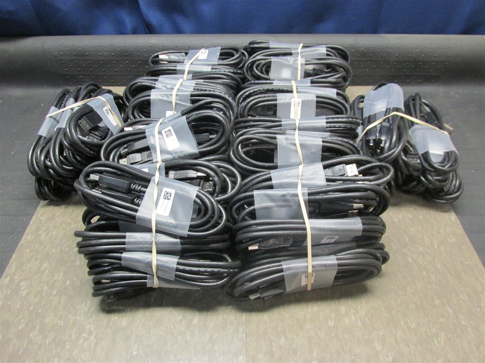 100 LOT - NEW 6' ft DisplayPort Cable Male-Male Video DP Cord 4K HD PC Monitor 100 LOT - NEW 6' ft DisplayPort Cable Male-Male Video DP Cord 4K HD PC Monitor