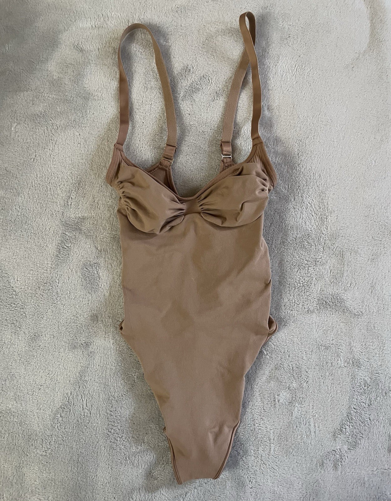 Skims Small Seamless Sculpt Thong Bodysuit Sienna Snap Gusset Firm Control NEW Skims Small Seamless Sculpt Thong Bodysuit Sienna Snap Gusset Firm Control NEW