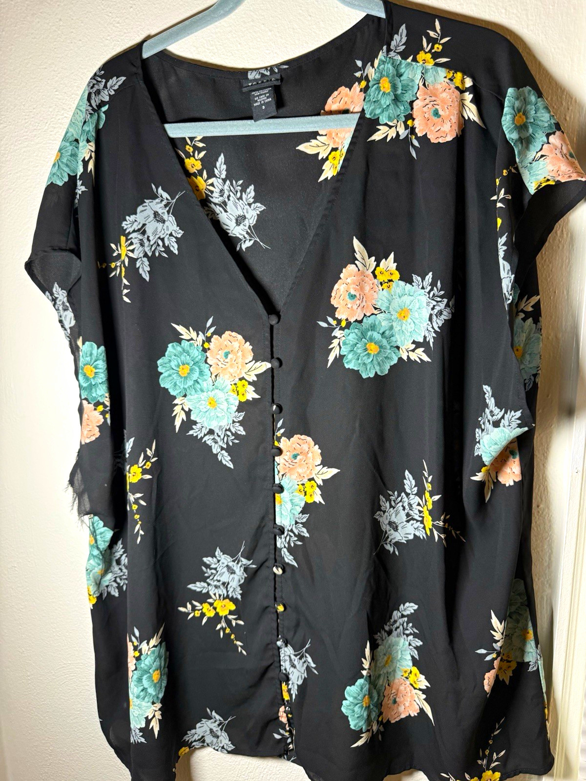 Torrid Women\'s Size 3 Black Floral Sheer Chiffon Button Front V-Neck Blouse