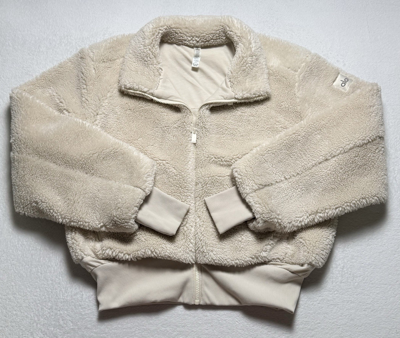 Alo Yoga Foxy Sherpa Jacket Women’s Medium Cream/Ivory Full Zip Coat *No Hood* Alo Yoga Foxy Sherpa Jacket Women’s Medium Cream/Ivory Full Zip Coat *No Hood*