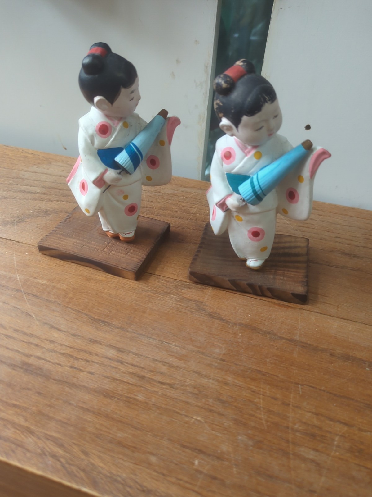 Pair Japanese Hakata Kimono Geisha Girl Figurines Statue Pair Japanese Hakata Kimono Geisha Girl Figurines Statue