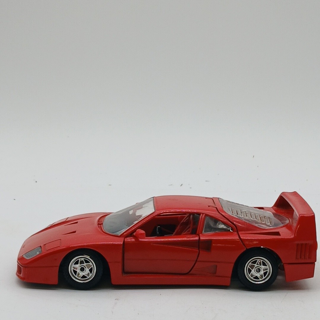 Vintage Burago Ferrari F-40 Supercar 1987 1/24 Scale Diecast Made in Italy