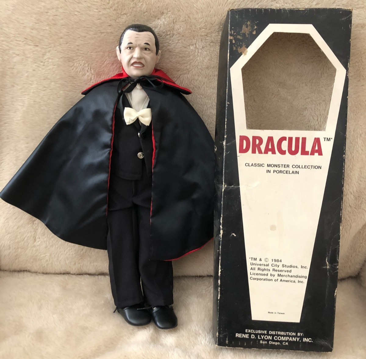 1984 Universal  City Studios Rene D. Lyon Dracula Doll, Monster, 18\