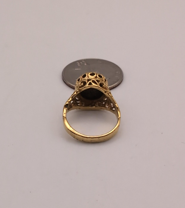 18kt HGE ring with a filigree design and a black onyx stone.
