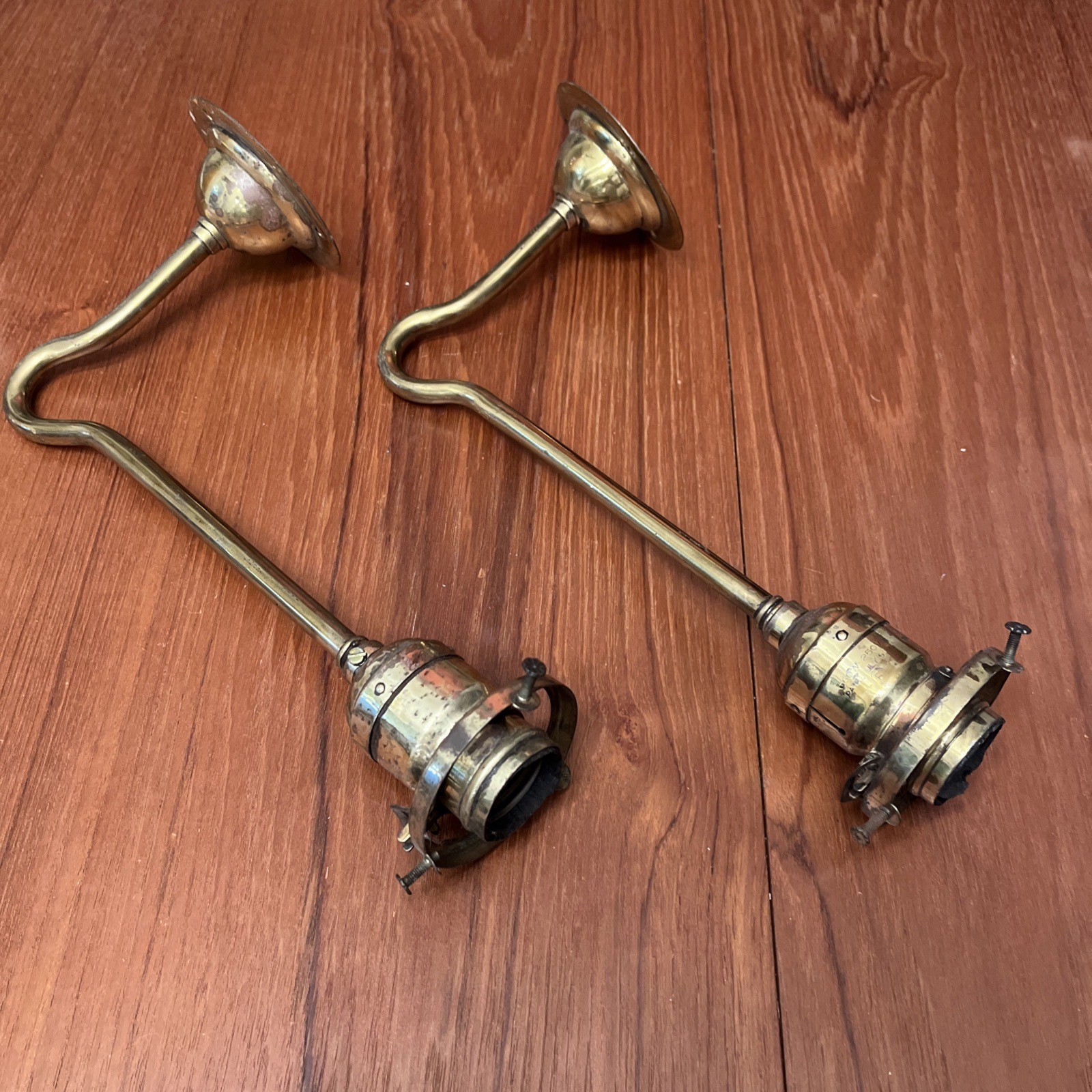 2 Vintage Antique Brass Wall Light PATD. 1909 Swan Neck Sconce 11” Architectural 2 Vintage Antique Brass Wall Light PATD. 1909 Swan Neck Sconce 11” Architectural