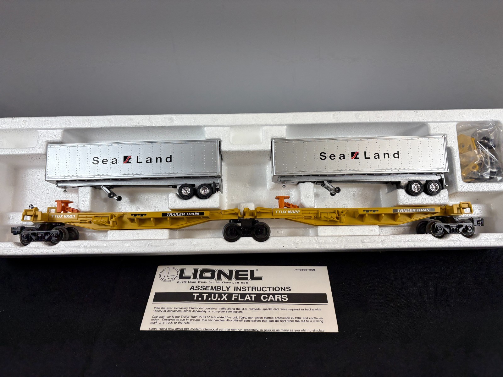 Lionel  6-16322 Sealand Trailers with TTUX Flatcar Set NEW (SR-1)