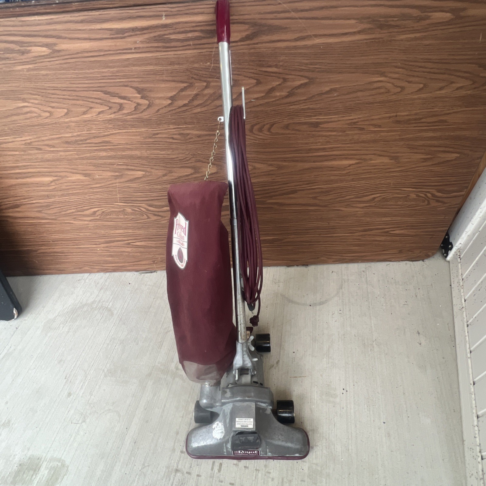 Vintage Royal Vacuum Tested Upright Commercial Vintage Royal Vacuum Tested Upright Commercial