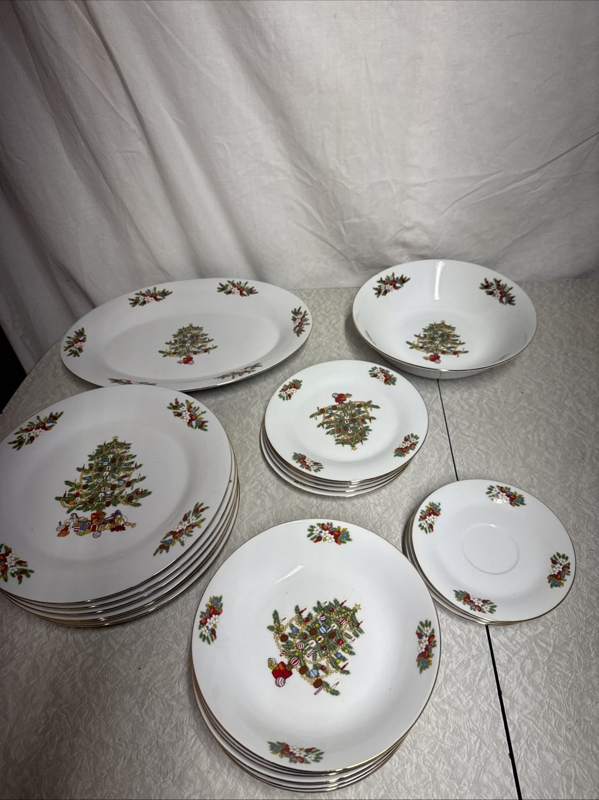 Vtg Crown Ming 24 PIECE Dinnerware Set Holly Holiday Fine China Festive EUC