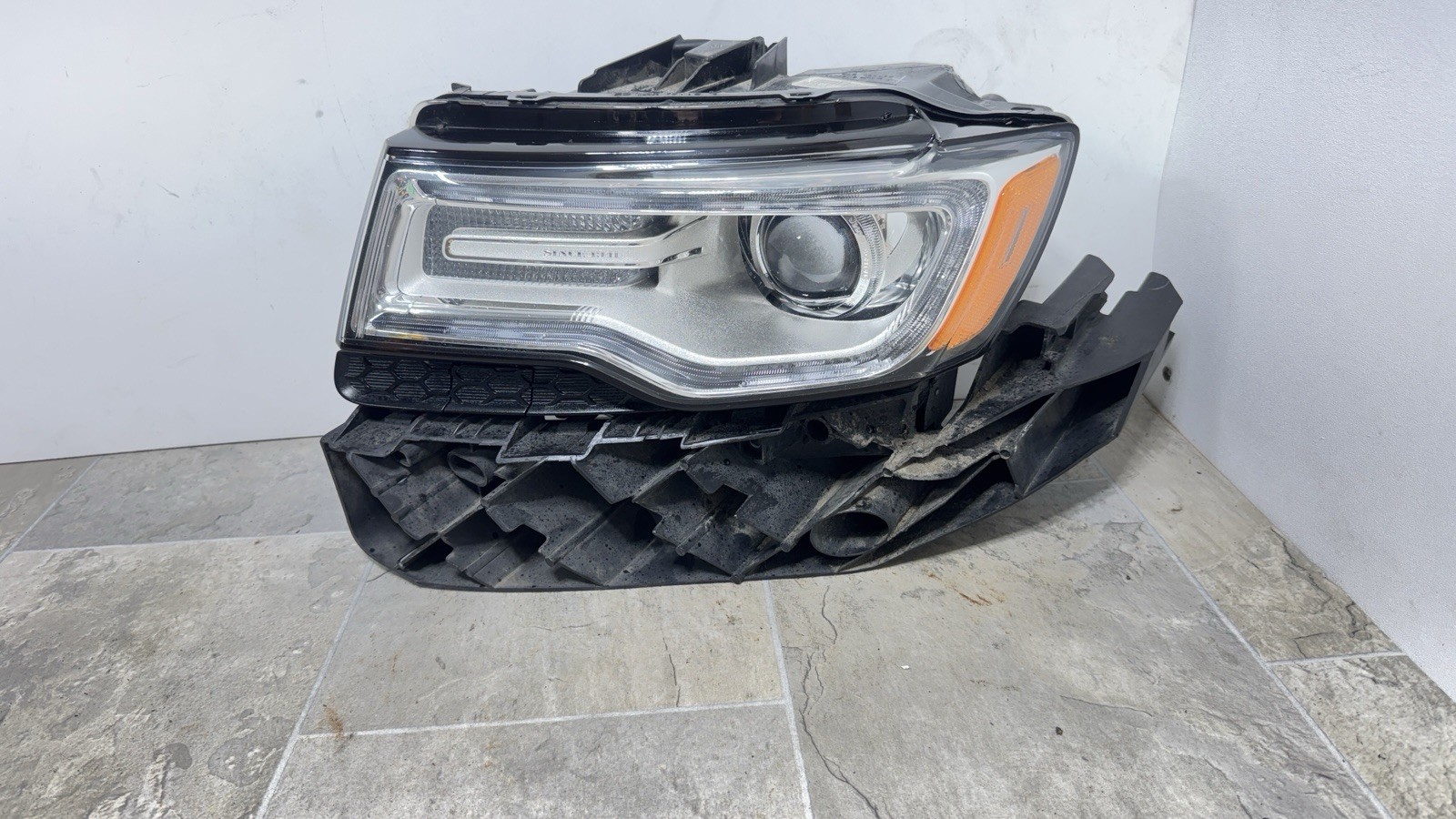 2014-2016 Jeep Grand Cherokee Left RH Xenon AFS HID Headlight 68144703AF OEM