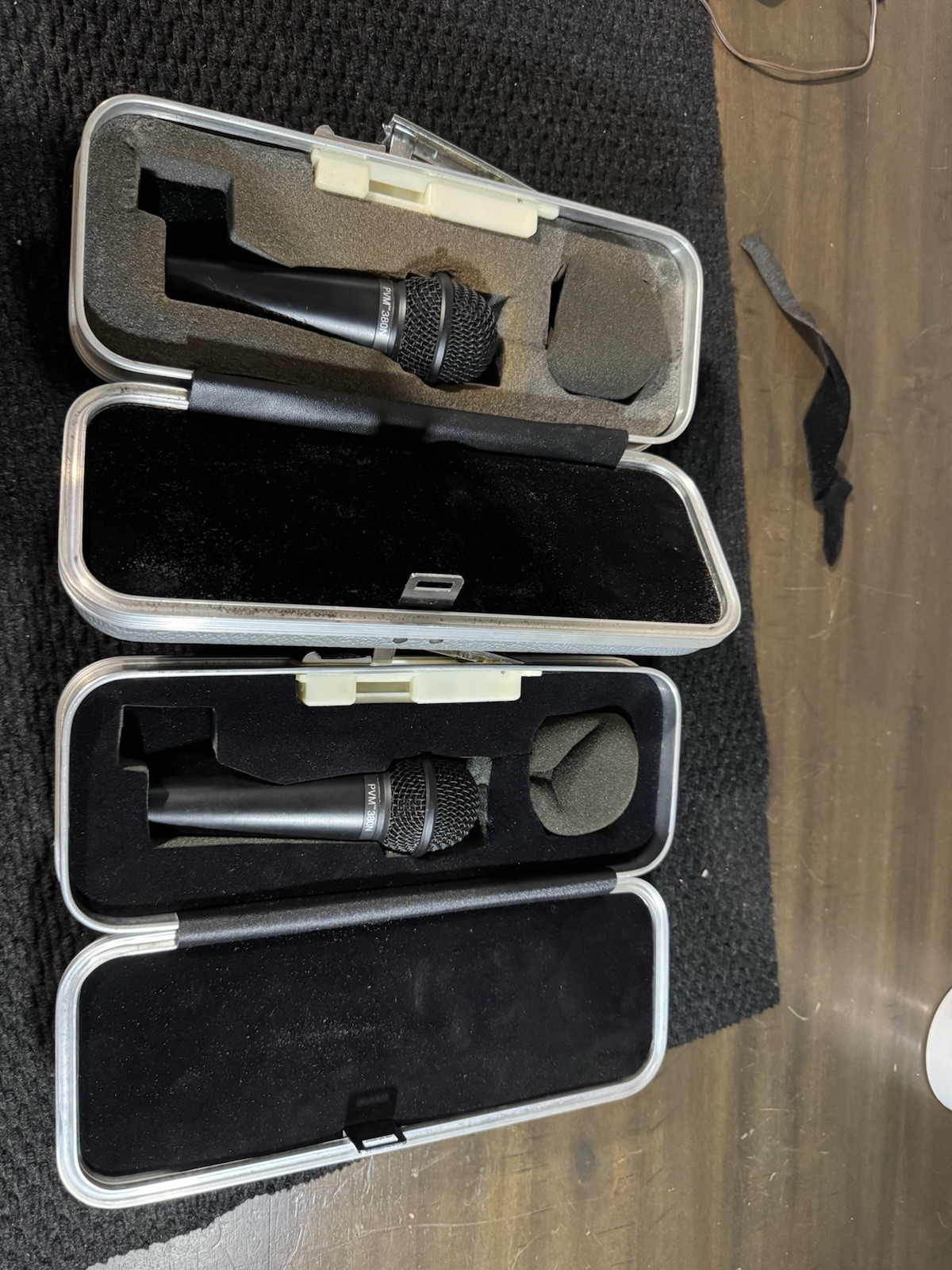 2 Peavey PVM 380N Microphone With Cases(BOTH TESTED AND BOTH WORKING) 2 Peavey PVM 380N Microphone With Cases(BOTH TESTED AND BOTH WORKING)
