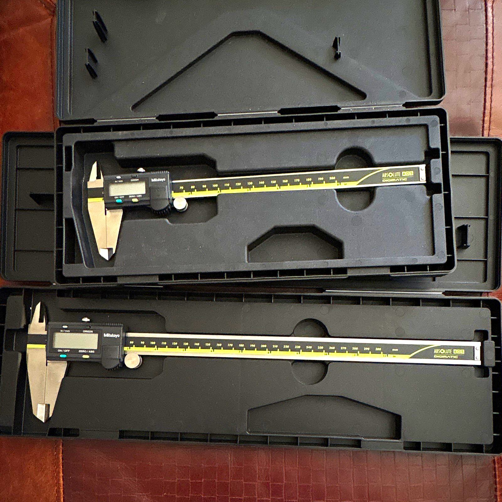 Mitutoyo ABSOLUTE AOS DIGIMATIC 12 in & 8 in Digital Caliper IP67 SPC 0.0005 in