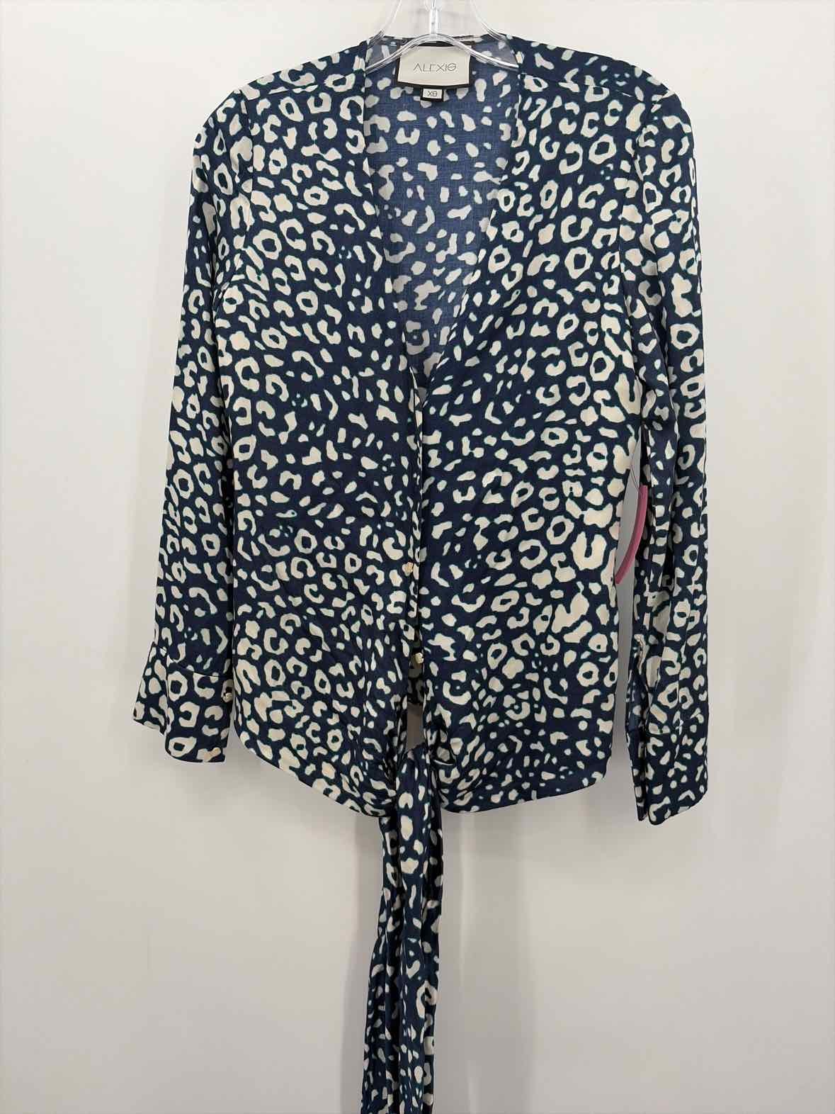 Pre-Owned Alexis Navy Size XS Tie Front Long Sleeve Blouse Pre-Owned Alexis Navy Size XS Tie Front Long Sleeve Blouse