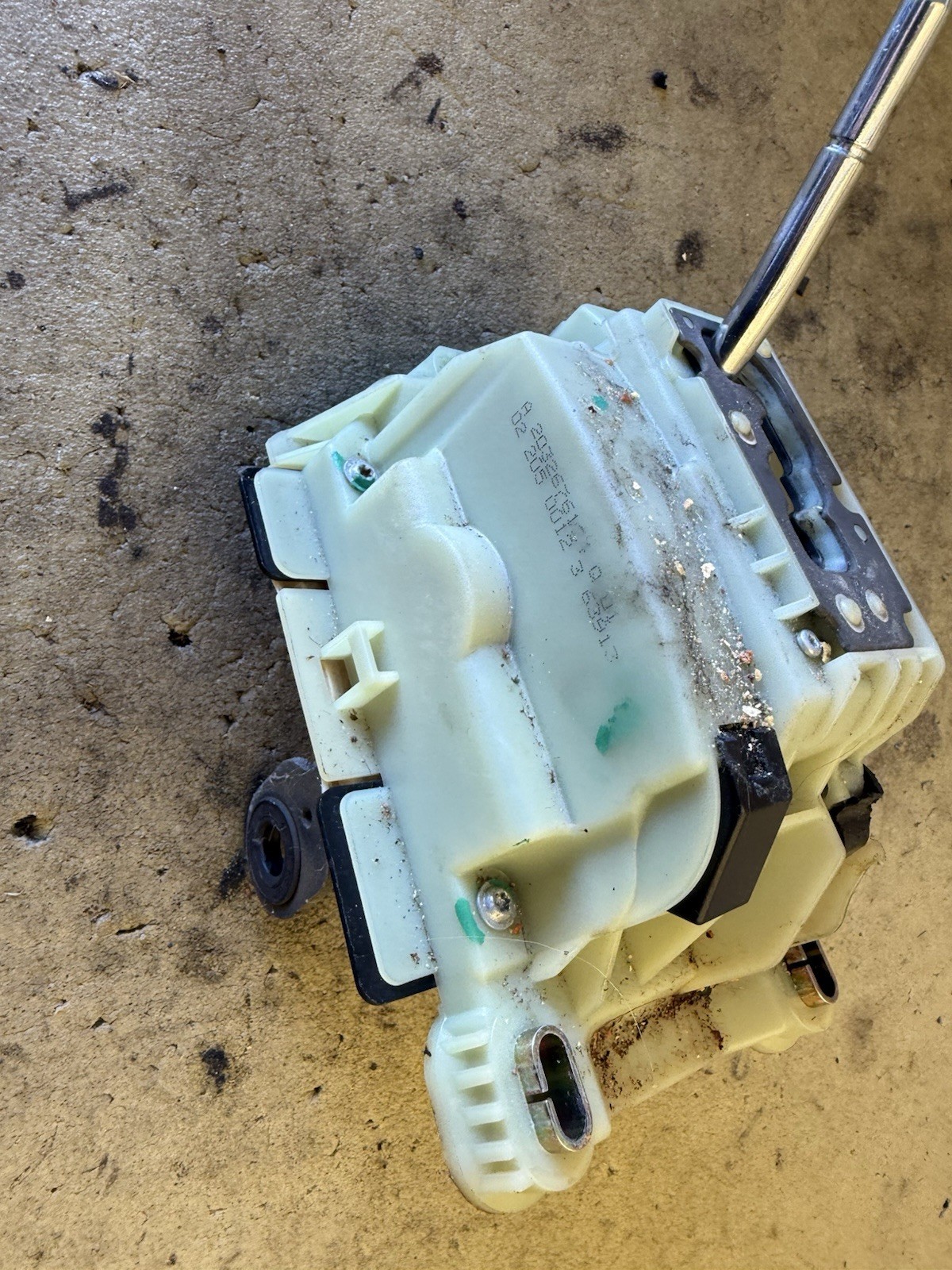 03-09 Mercedes W203 W209 C240 Floor Gear Shifter Selector Assembly A2032676124 03-09 Mercedes W203 W209 C240 Floor Gear Shifter Selector Assembly A2032676124