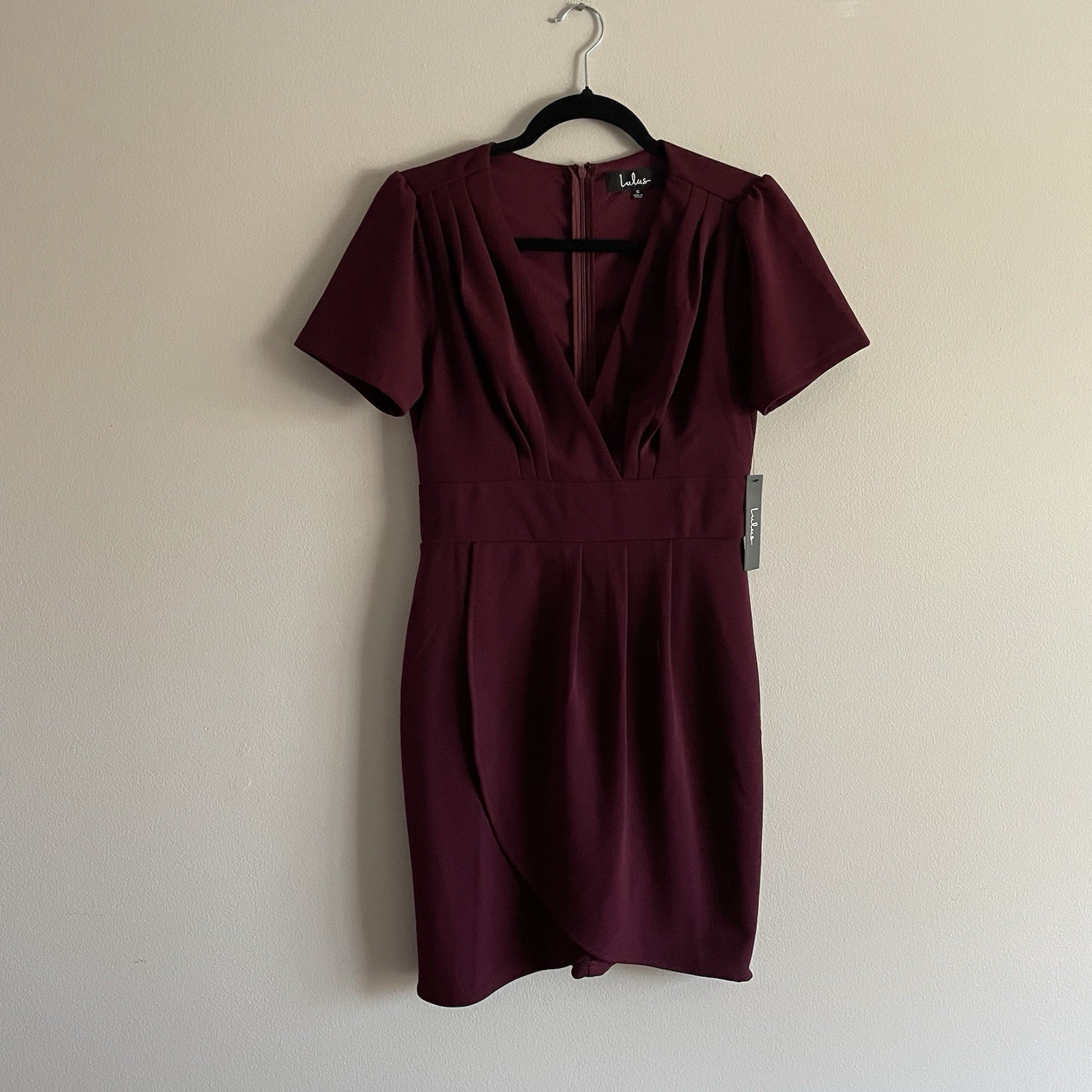 Lulus Women S Burgundy Marena Short Sleeve V-Neck Surplice Mini Dress NWT Lulus Women S Burgundy Marena Short Sleeve V-Neck Surplice Mini Dress NWT