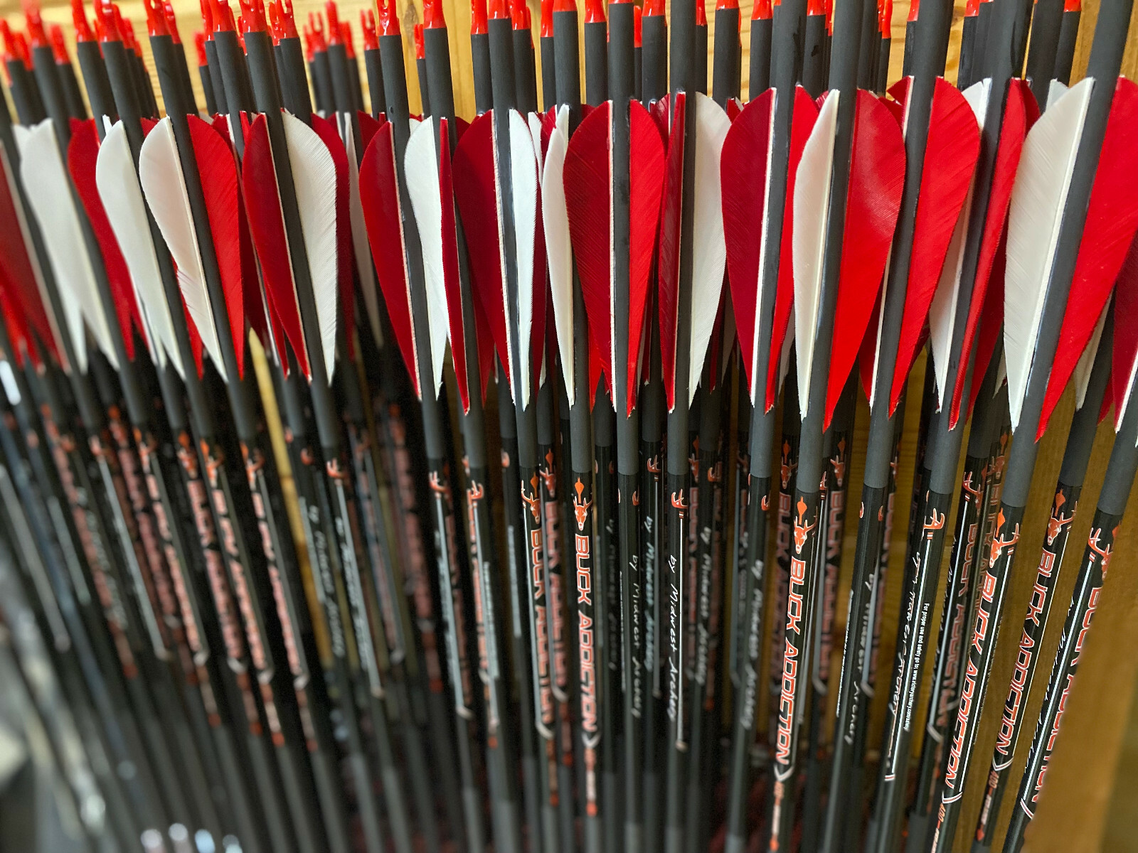 6 NEW Victory Arrows Carbon Trad 400 Spine Buck Addiction Feather Fletched 6pk 6 NEW Victory Arrows Carbon Trad 400 Spine Buck Addiction Feather Fletched 6pk
