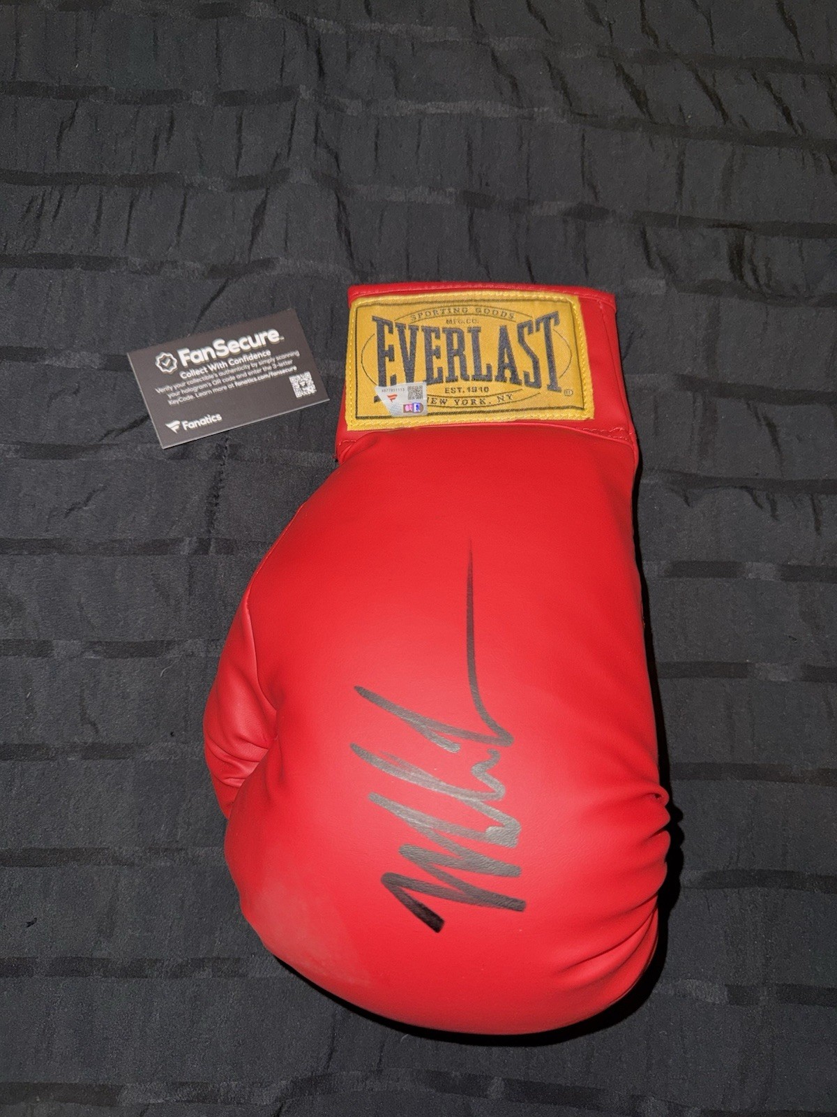 Everlast Boxing Gloves Mike Tyson Fanatics Authenticated (A+ Condition FLAWLESS)
