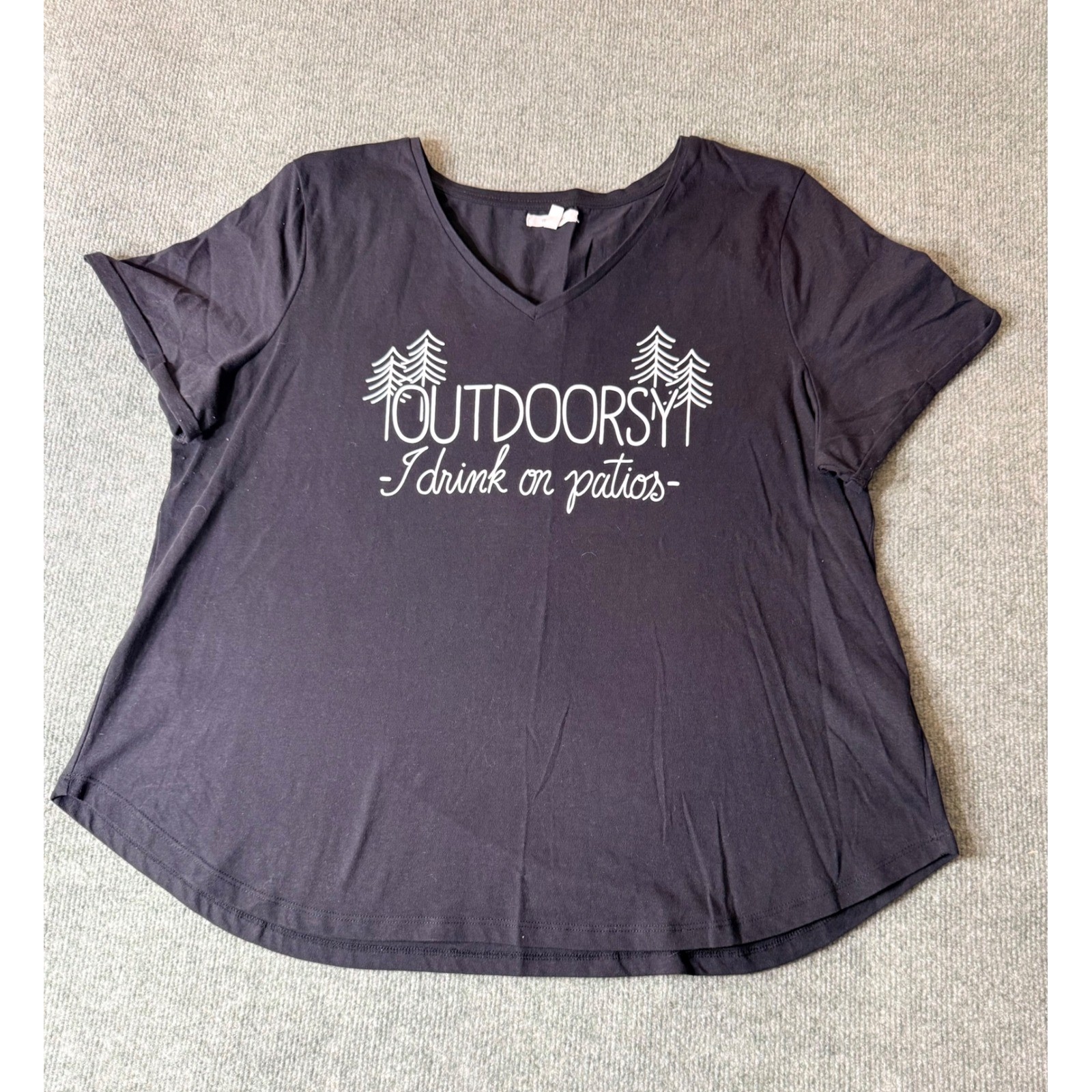 Maurices Graphic Tee Woman\'s Size 1 Black Outdoorsy I Drink On Patios V-Neck Maurices Graphic Tee Woman\'s Size 1 Black Outdoorsy I Drink On Patios V-Neck