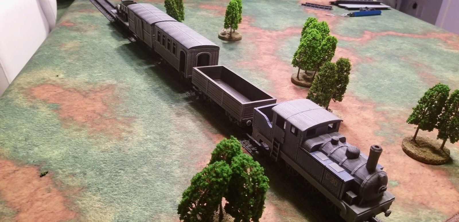 Civilian Train Set 1/56 28mm  w/tracks