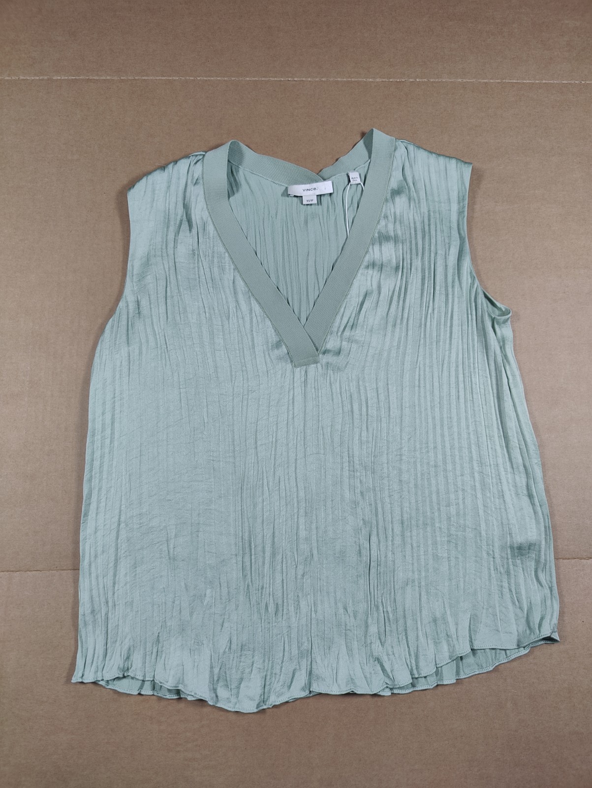 NWT VINCE Crushed Sleeveless V Neck Tea Sage Green Blouse Size XS Retail 295$ NWT VINCE Crushed Sleeveless V Neck Tea Sage Green Blouse Size XS Retail 295$
