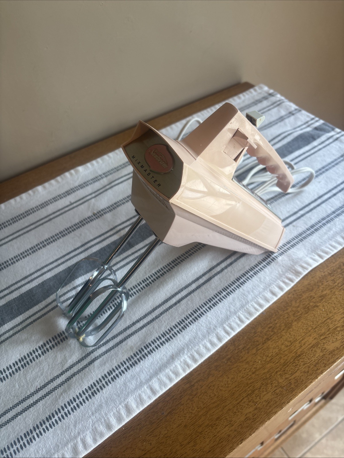 Vintage Sunbeam Mixmaster PINK Handheld Mixer Works Great Model HMD1 Vintage Sunbeam Mixmaster PINK Handheld Mixer Works Great Model HMD1
