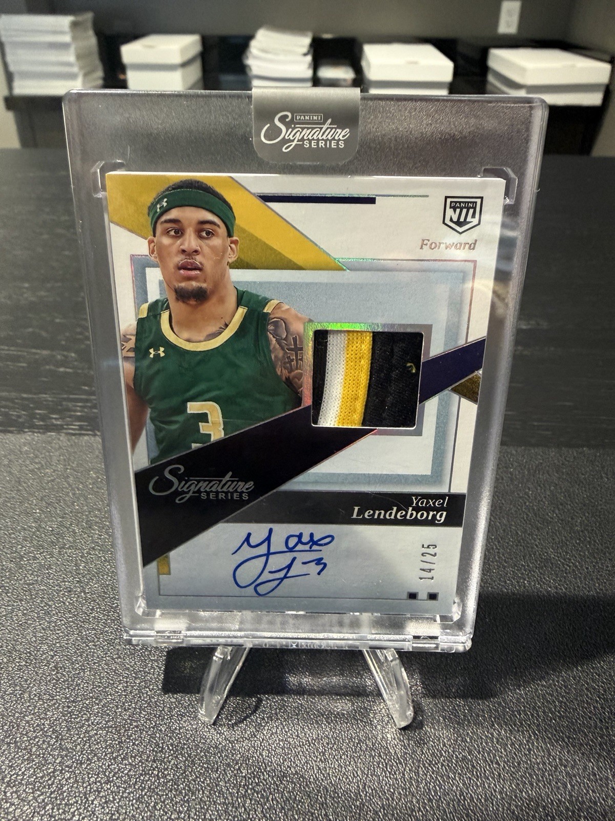 2025-2026 Yaxel Lendeborg Panini Signature Series Jersey Auto /25 SSP Michigan 2025-2026 Yaxel Lendeborg Panini Signature Series Jersey Auto /25 SSP Michigan