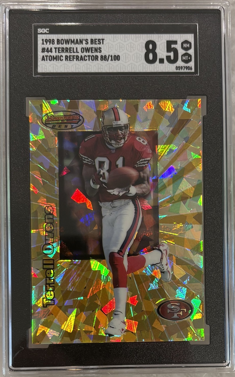 1998 Bowman\'s Best - Terrell Owens #44 Atomic Refractor /100 1998 Bowman\'s Best - Terrell Owens #44 Atomic Refractor /100