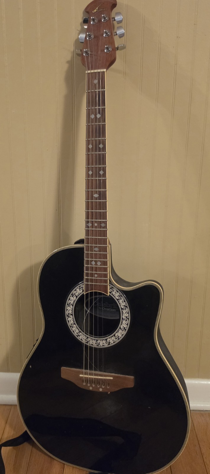 Ovation Celebrity CC 157 6-string Acoustic/Electric Guitar Black W/Strap Vintage