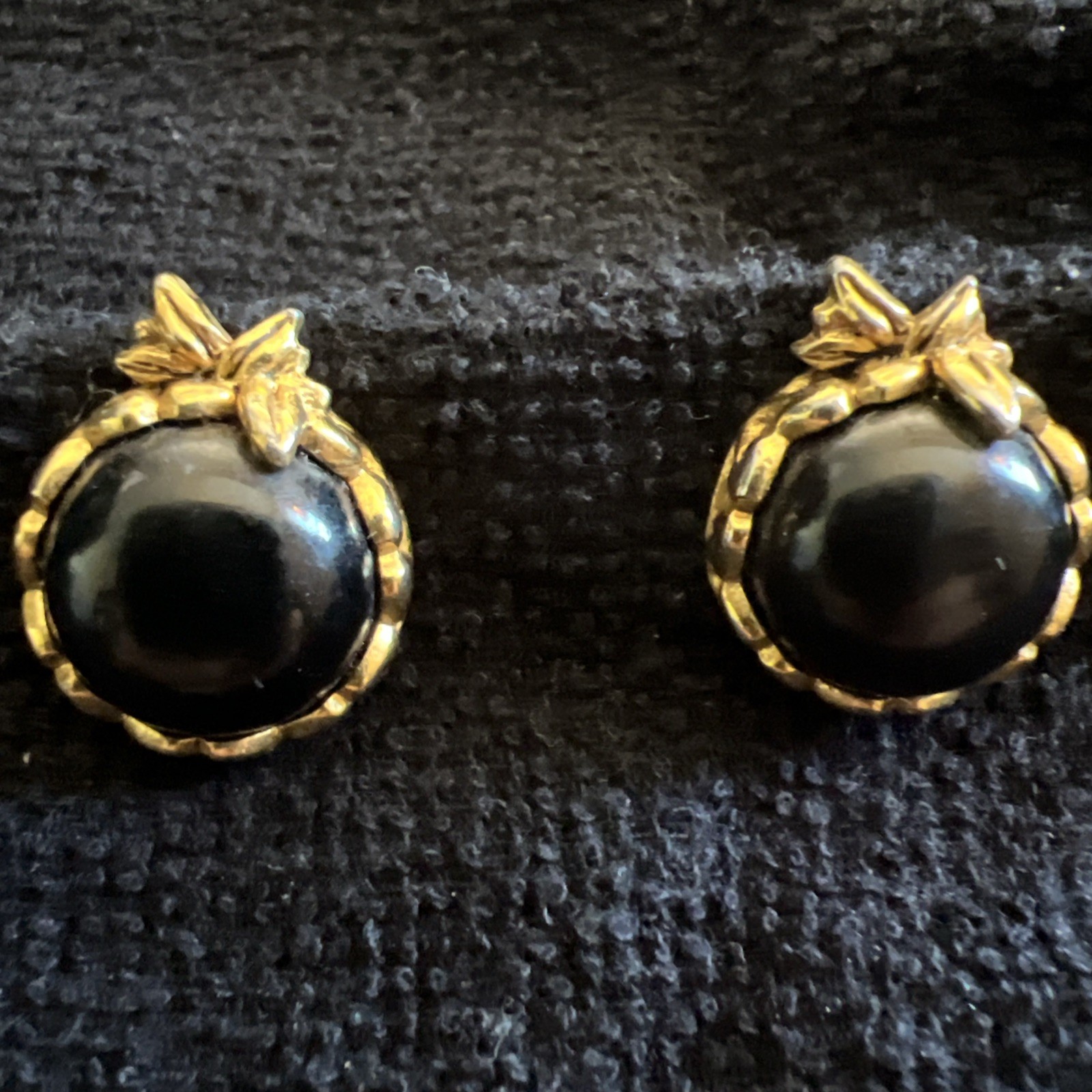 Vtg LIZ CLAIBORNE Signed Round Black & Gold Tone Trim Studs Earrings \