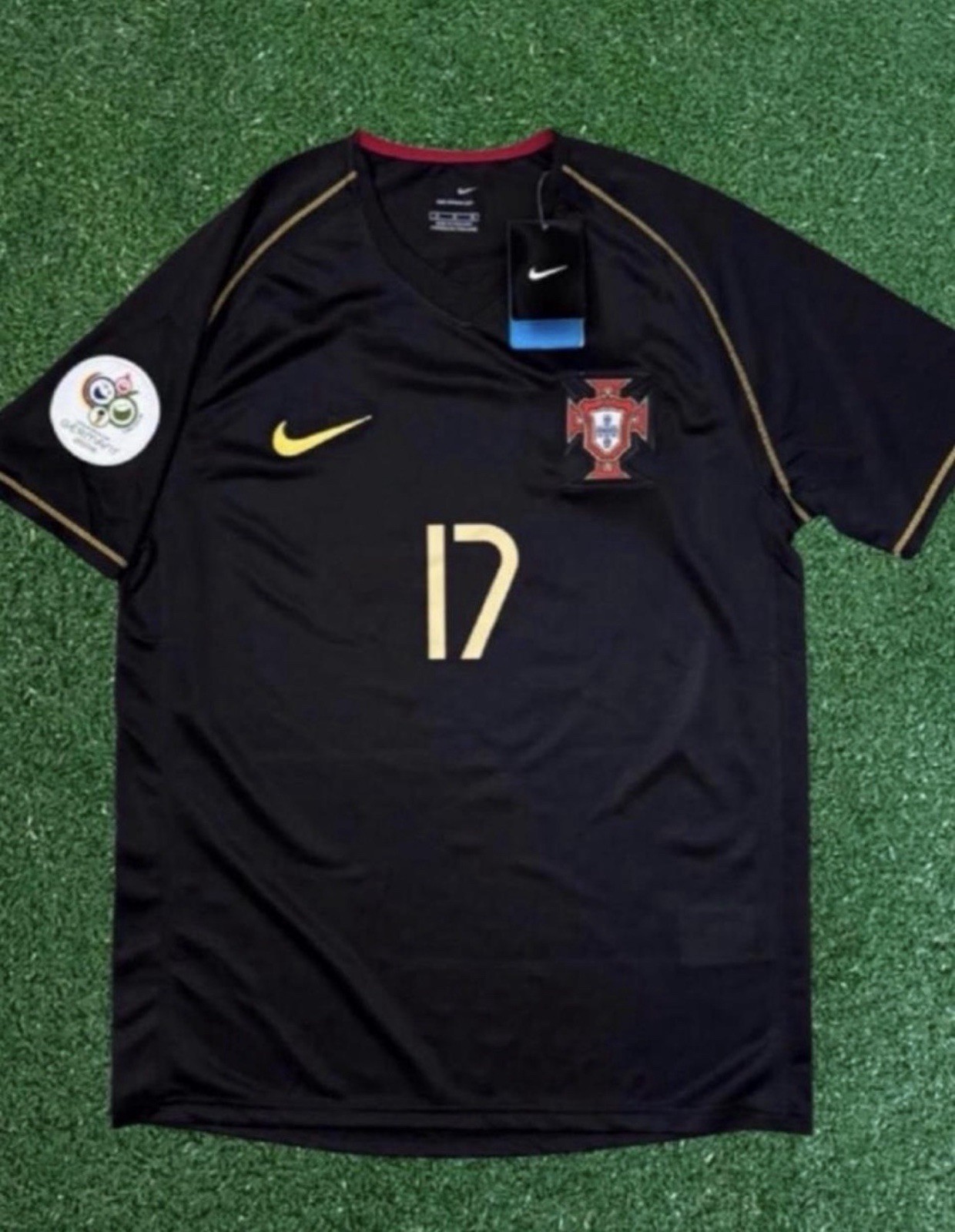 RONALDO 17 Portugal 2006 World CupRetro Away Jersey size medium,large RONALDO 17 Portugal 2006 World CupRetro Away Jersey size medium,large