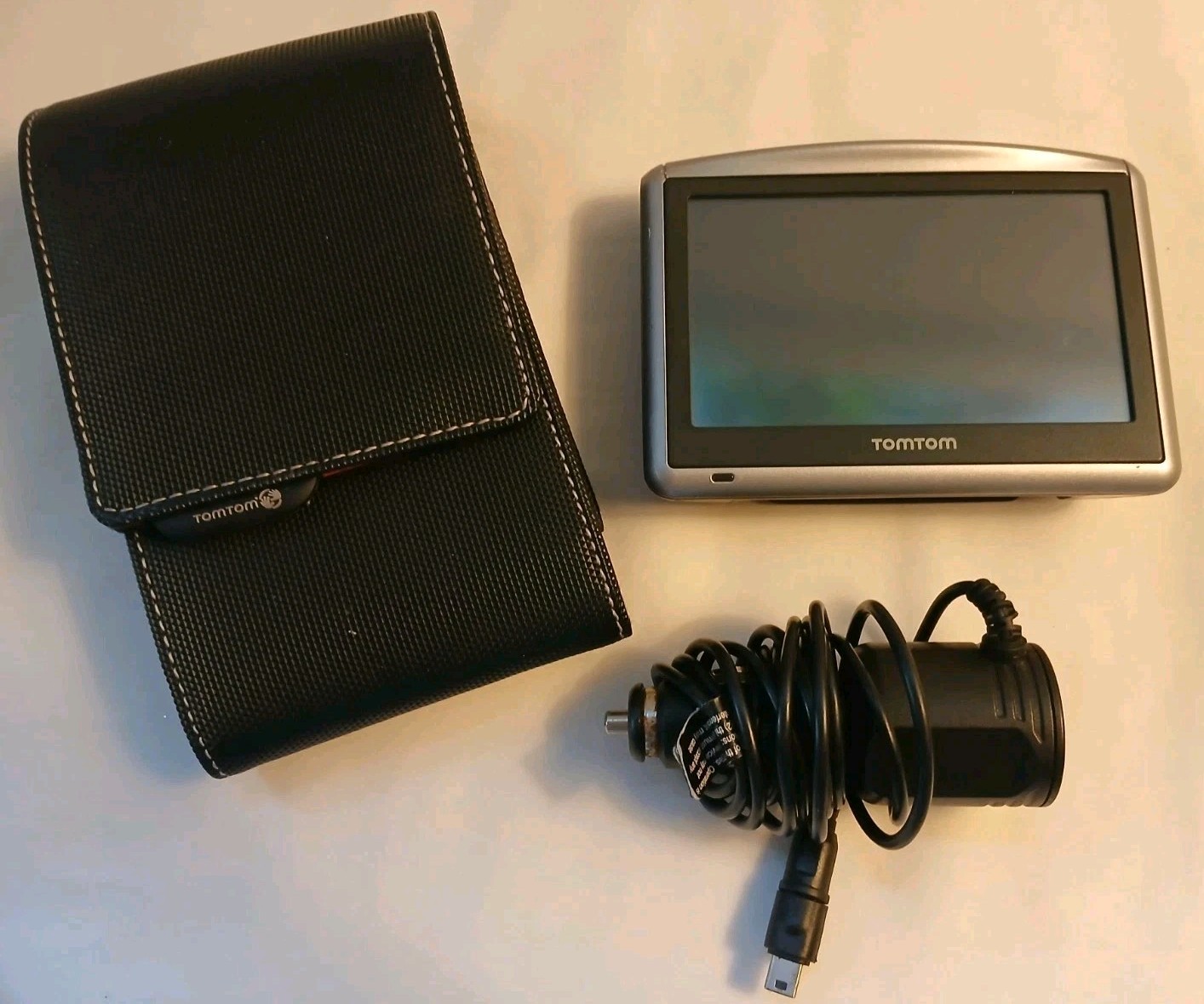 Vintage TomTom GPS Bundle Unit w/ Charger & Case Untested For Parts or Repair 