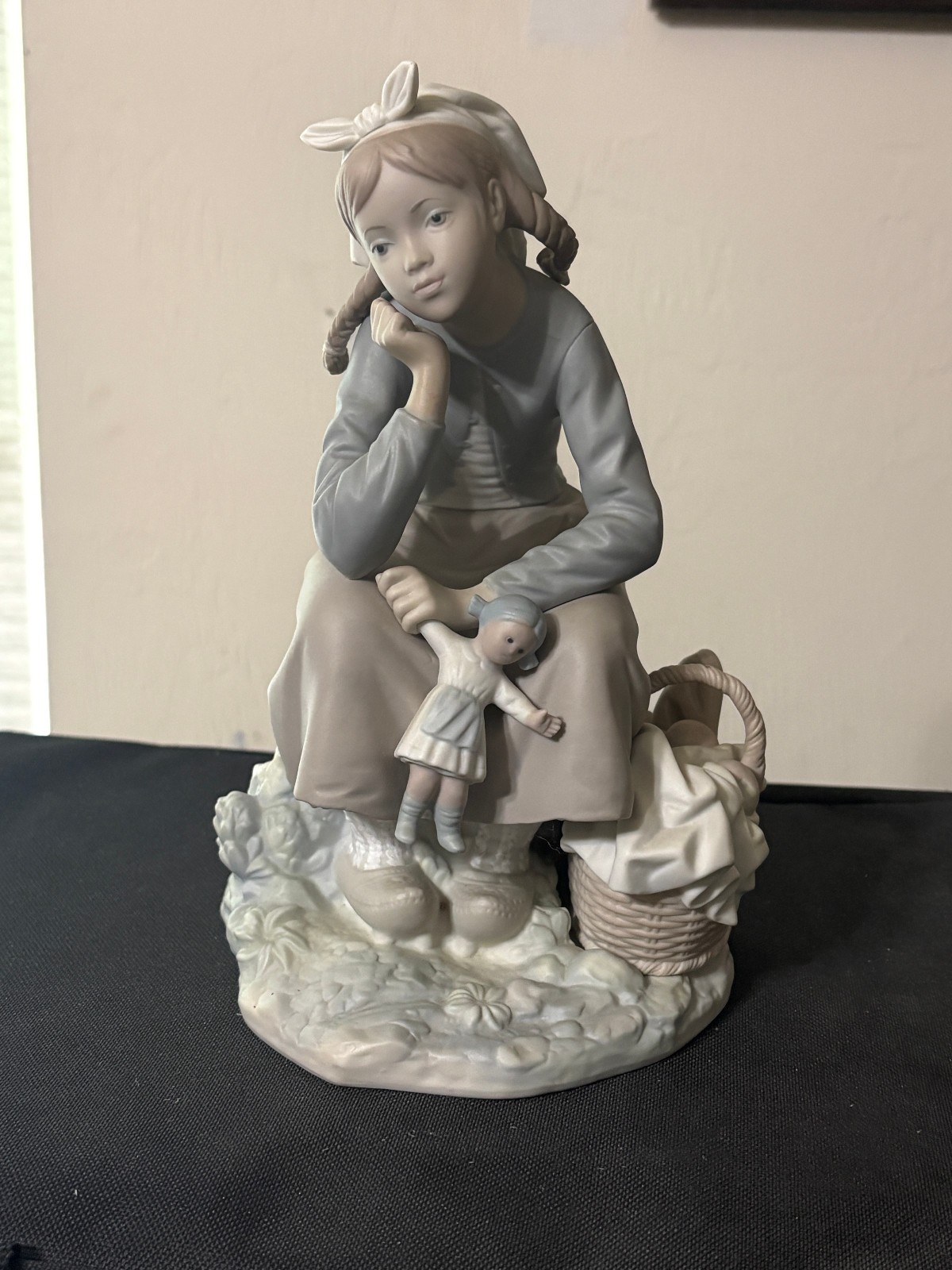 Vintage Retired Lladro Girl holding a Doll Anoranza Porcelain Figurine #1211 9\ Vintage Retired Lladro Girl holding a Doll Anoranza Porcelain Figurine #1211 9\