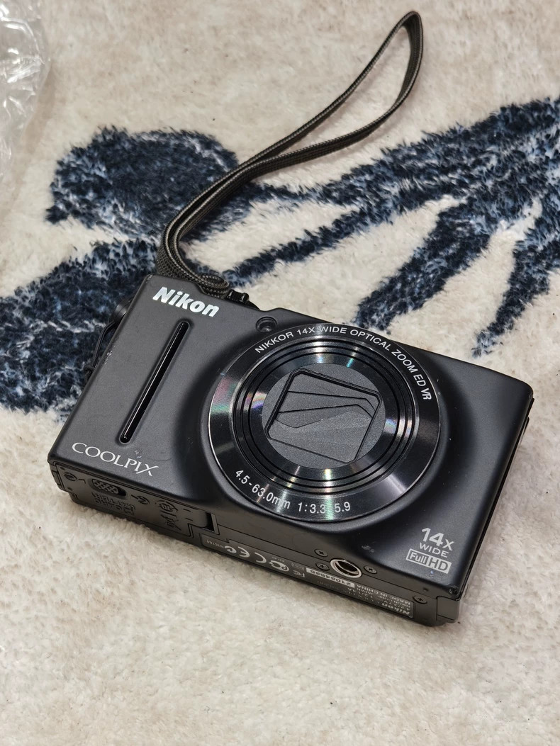 Nikon COOLPIX S8200 Digital Camera 16.1MP 14x Optical Zoom Black Built-in Flash