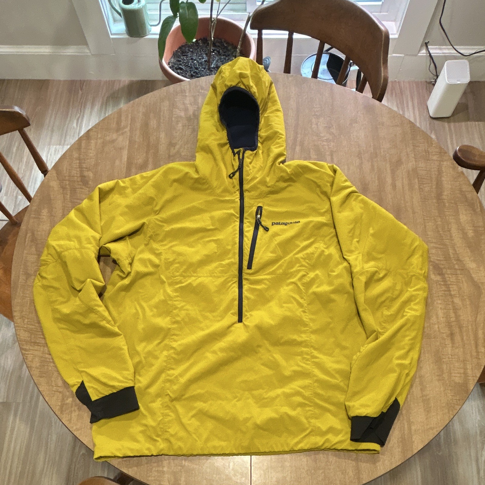Patagonia Men\'s Hooded Down Half Zip Pullover Jacket Yellow Size L