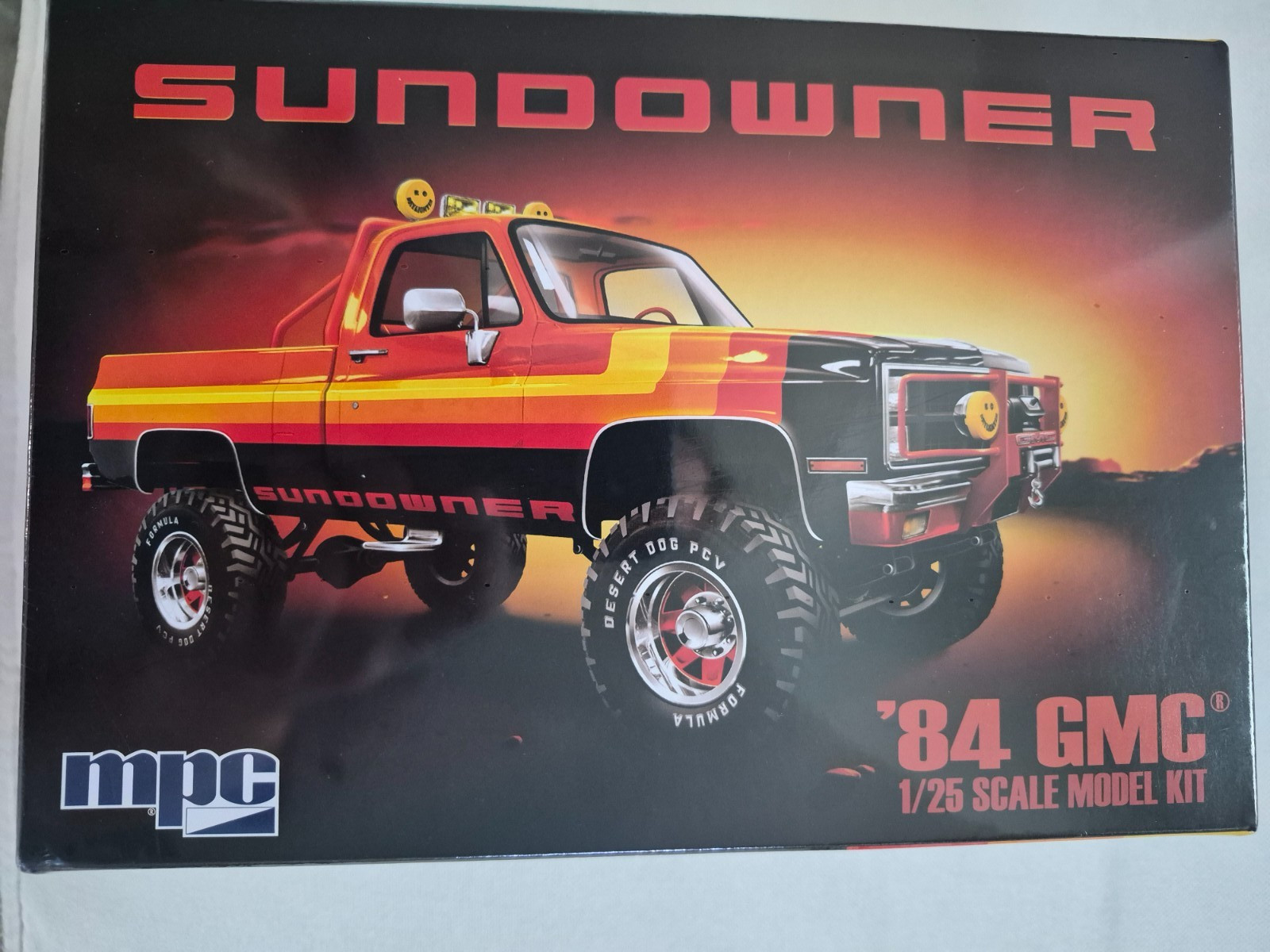 MPC 1984 GMC 4X4 Sundowner 1/25 Model Kit-Sealed New Walmart Exclusive