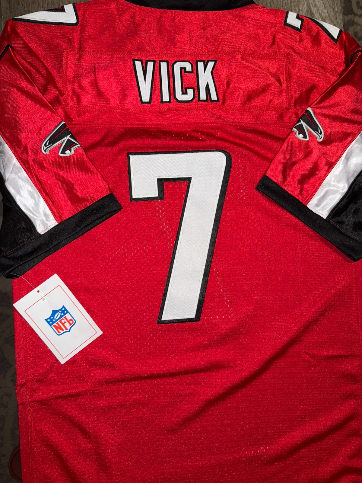 BRAND NEW #7 Michael Vick THROWBACK Red ATLANTA FALCONS Jersey Size MEDIUM BRAND NEW #7 Michael Vick THROWBACK Red ATLANTA FALCONS Jersey Size MEDIUM